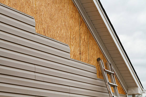 Professional Vinyl Siding technician working in Butler, KY